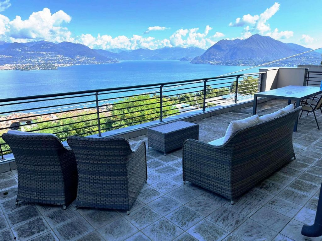 Stresa appartamento affacciato sul Golfo Borromeo, in residenza di  nuova costruzione con due posti auto coperti